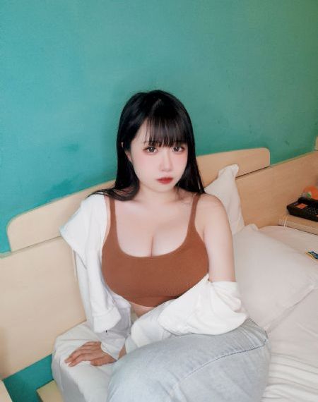 艾曼纽在线_HD迅雷电影在线