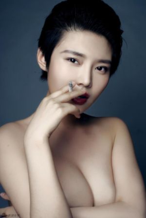 变成黑皮辣妹后朋友做了的梦_2022在线观看