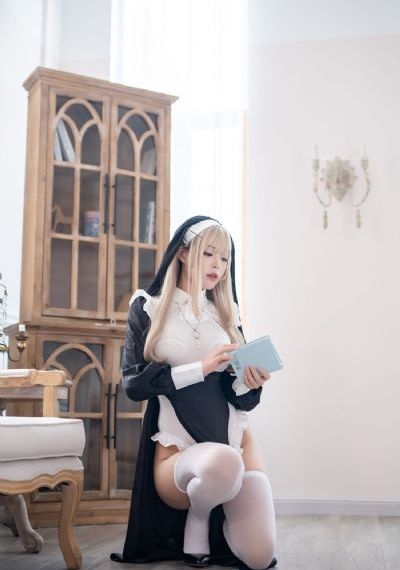 一边亲胸一边摸进内裤里_蓝光高清全集免费观看